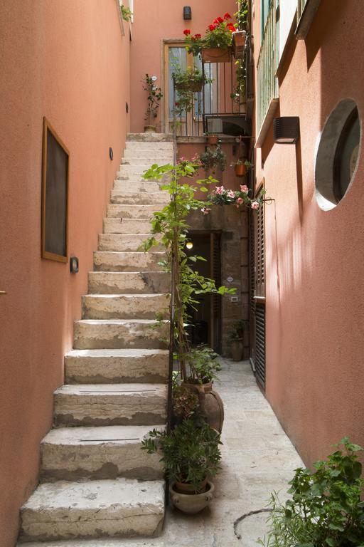 Apartamento Il Cortile Fiorito Trapani Exterior foto