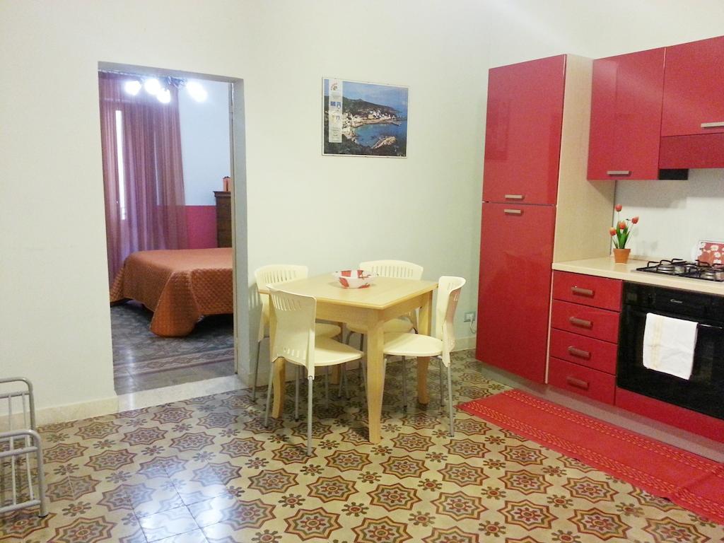Apartamento Il Cortile Fiorito Trapani Habitación foto