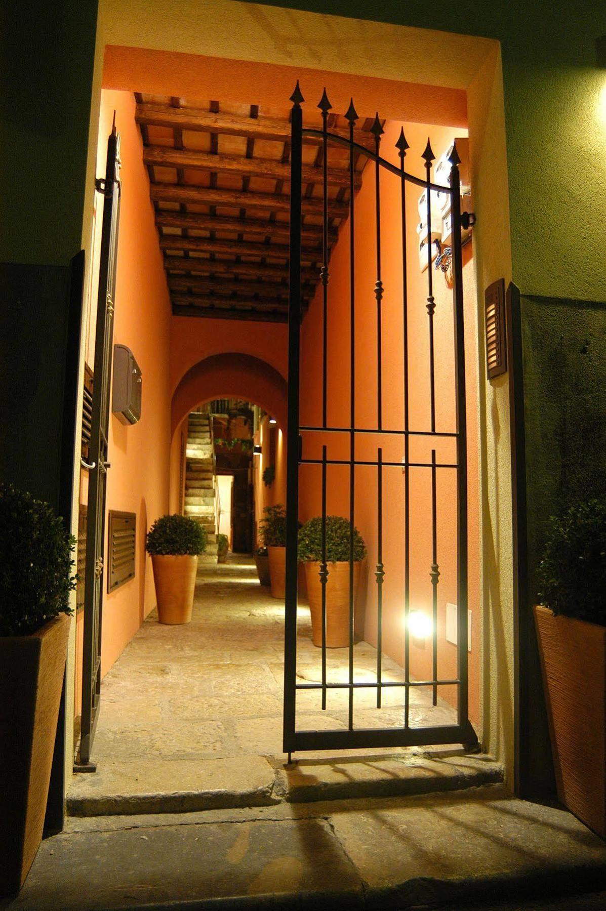 Apartamento Il Cortile Fiorito Trapani Exterior foto