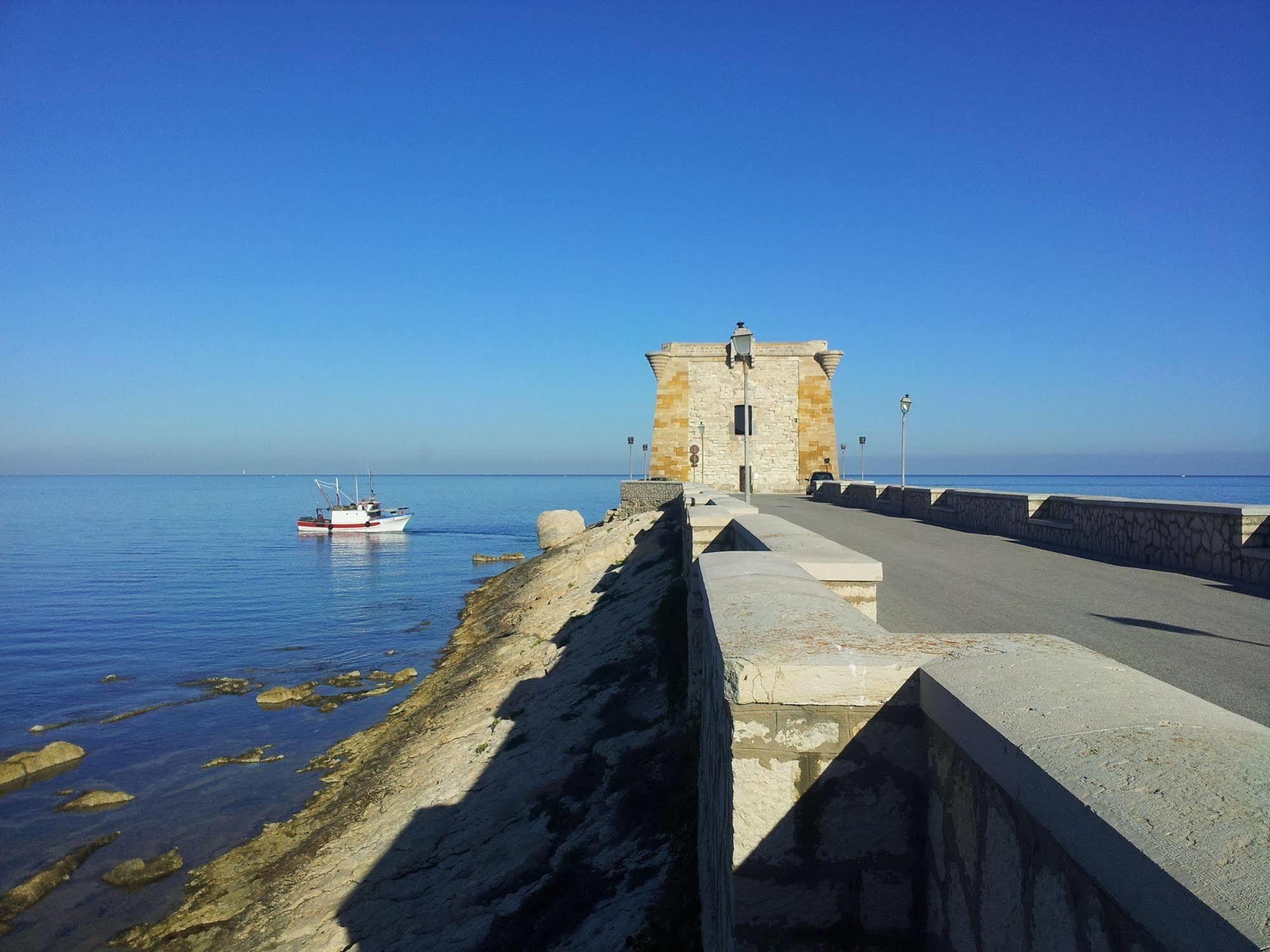 Apartamento Il Cortile Fiorito Trapani Exterior foto